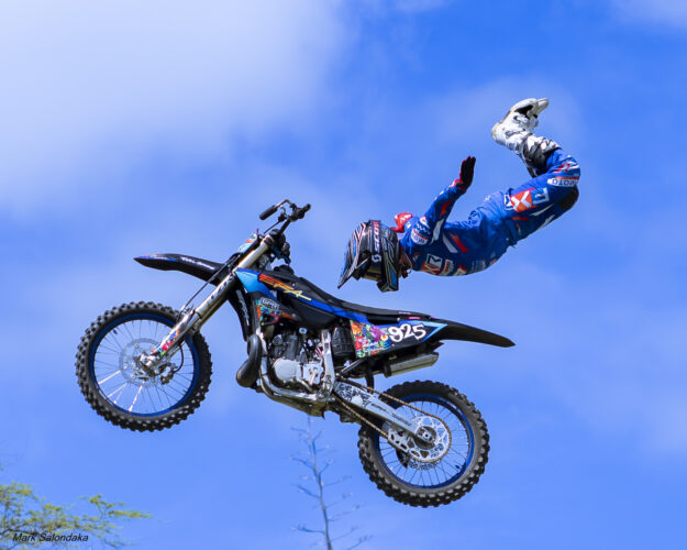 Super Hawaiian Circus performing at Maui Tropical Plantation